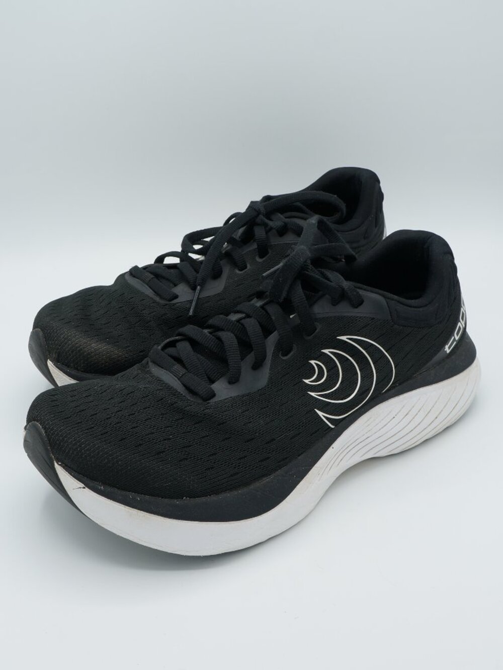 Topo Athletic Atmos Max Cushion Running Shoes Black White Women's Size 9.5